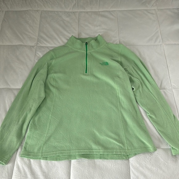 The North Face Women’s Large 1/4 Zip Fleece Sweatshirt in lime green - Picture 5 of 13